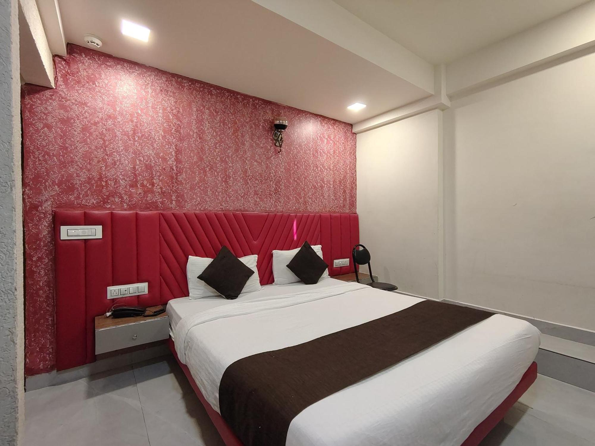 Hotel Avadh Palace, Subhash Bridge, Rto Circle, Ahmedabad Exterior photo